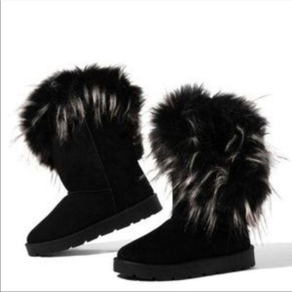 ❌SOLD❌🔥1 LEFT- Asymmetrical Faux Fur Pull On Boots!🔥 - Picture 4 of 9